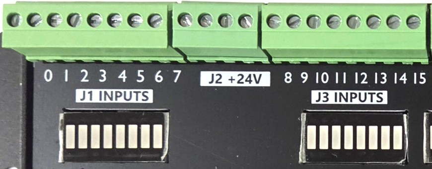 J1 inputs 0-7, J2 +24V, J3 inputs 8-15 with LED bars